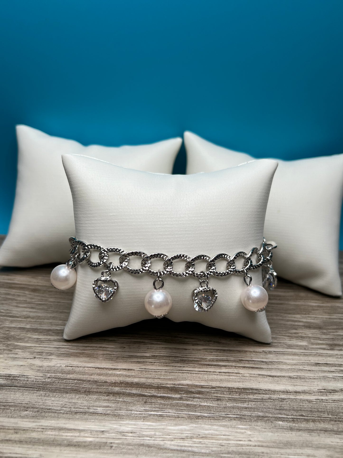 Cute Pearl And Rhinstone Bracelet