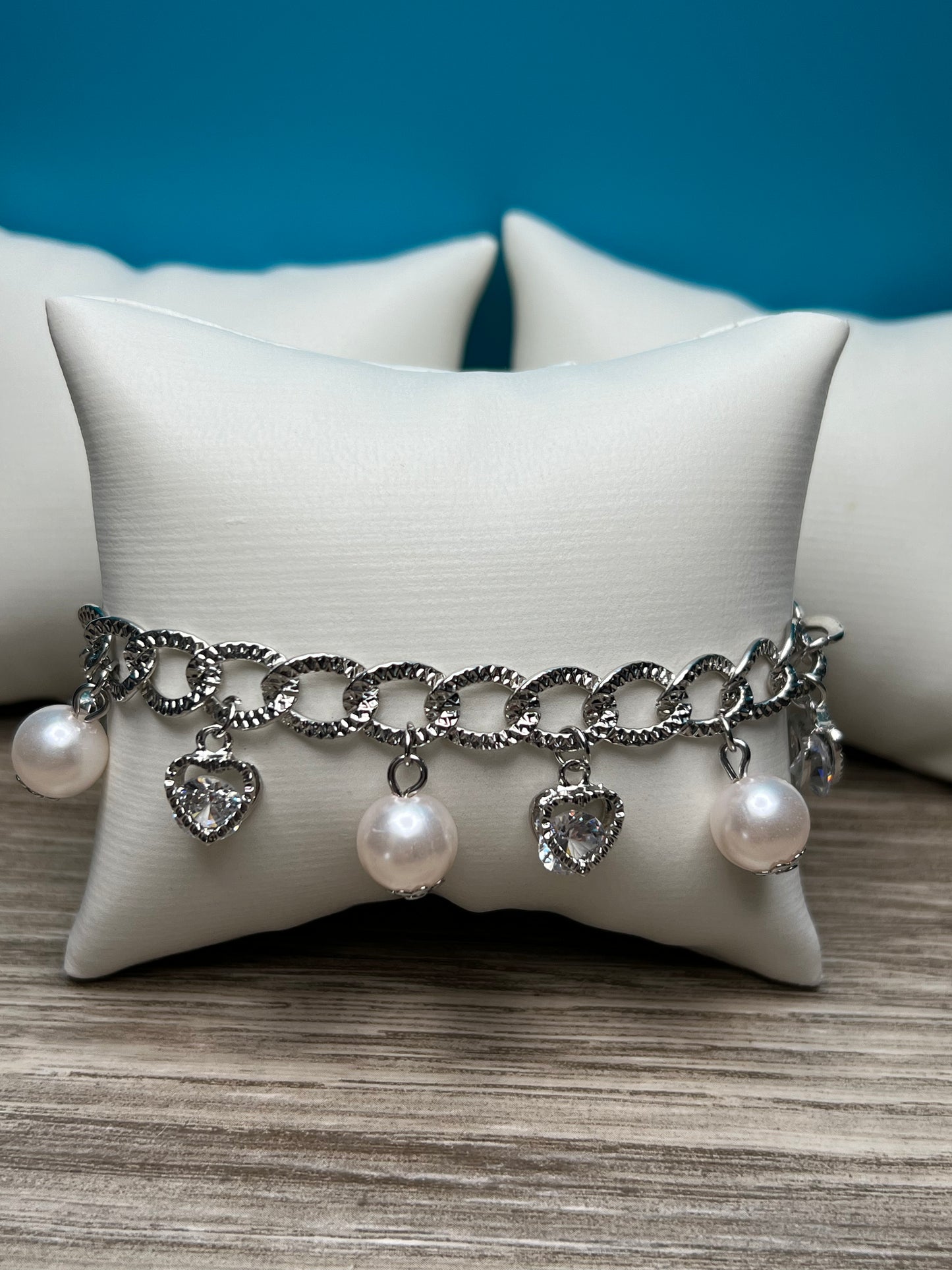 Cute Pearl And Rhinstone Bracelet